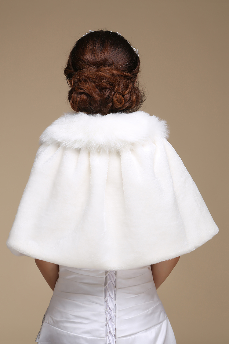Hot Sale Outerwear 2018 New Arrival Urged Wrap Bride Formal Dress Winter Cape Bride Fur Shawl Wedding Jackets Wrap OJ00166