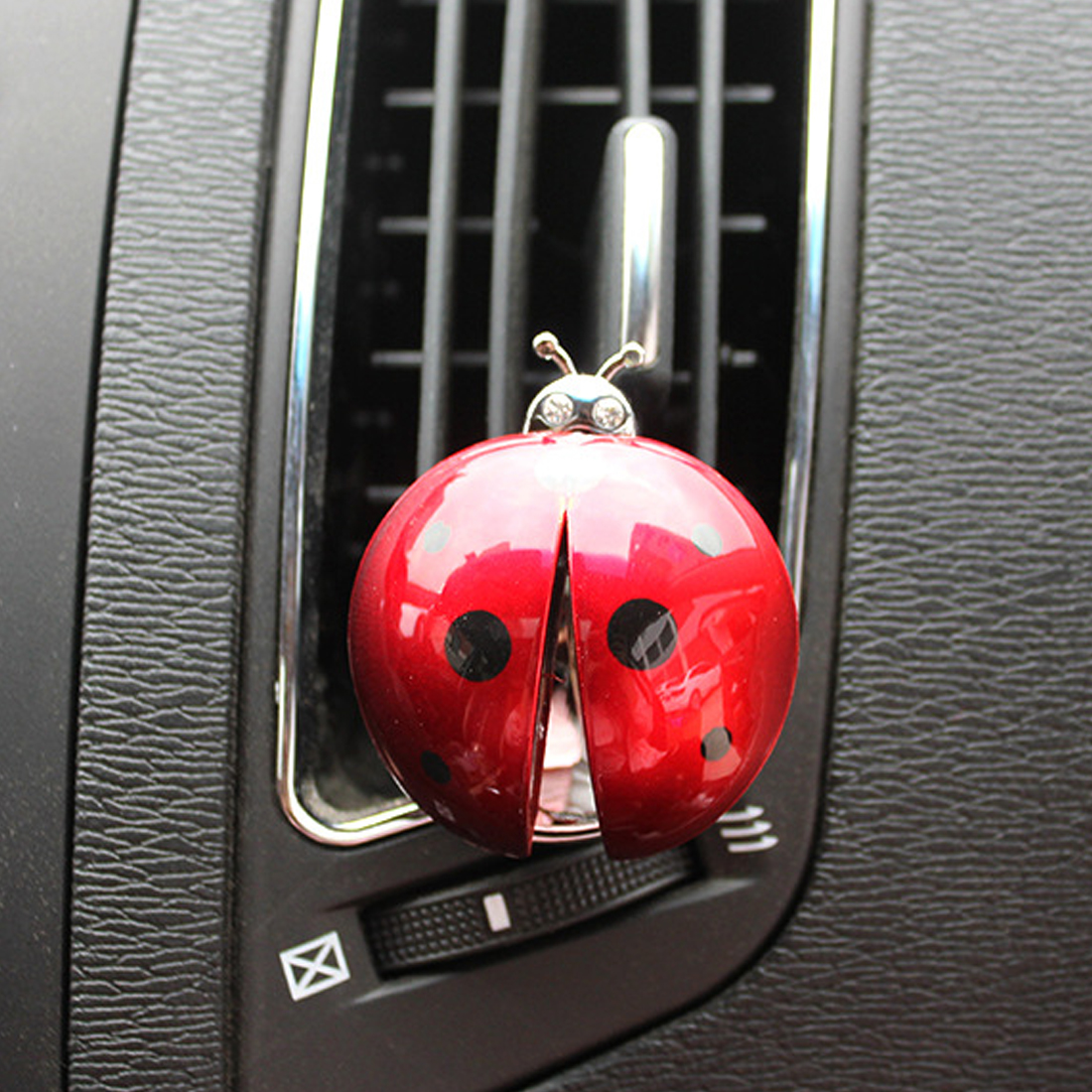 BU-Bauty Car Air Conditioning Outlet Perfume Cute Beetle Car Air Freshener Car Perfume Automotive Interior Ladybug Styling