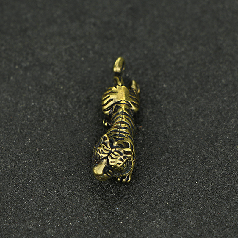 Copper Tiger Small Ornaments Retro Brass Chinese Zodiac Animal Tiger Statue Figurines Keychains Pendants Antique Home Desk Decor