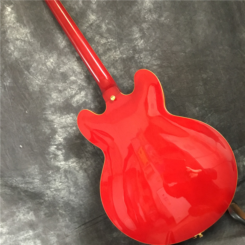 High-quality jazz electric guitar, golden hardware, red, good sound quality, real picture shooting.