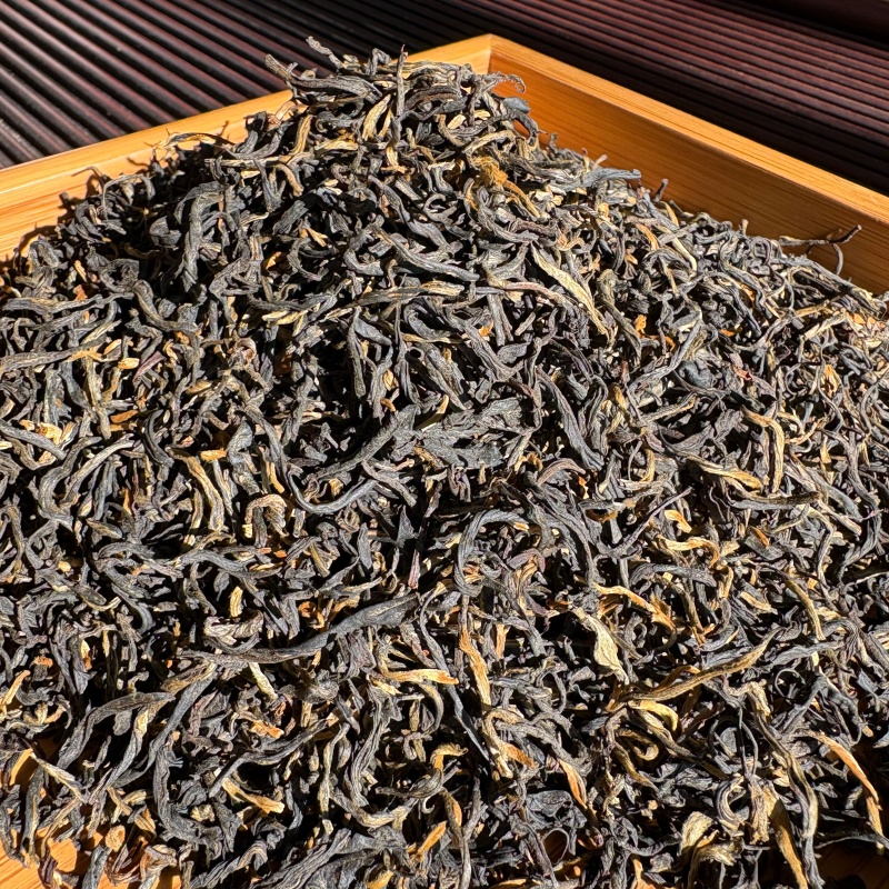 01_Dry_Tea_Leaves_4Country_Organic_Congou_Black_Tea.jpg
