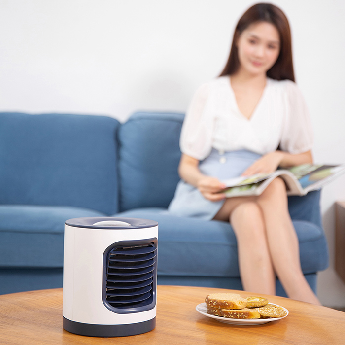 Small cooling Air purifier project light multi-function fan