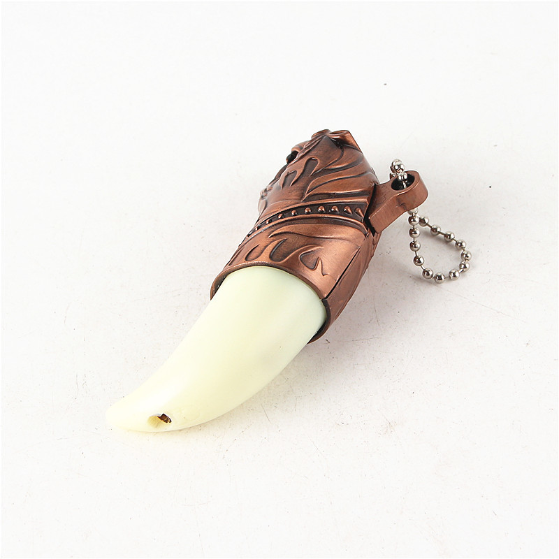 New Tiger Tooth Shape Pendant Lighter Refillable Butane Gas Lighters New Style