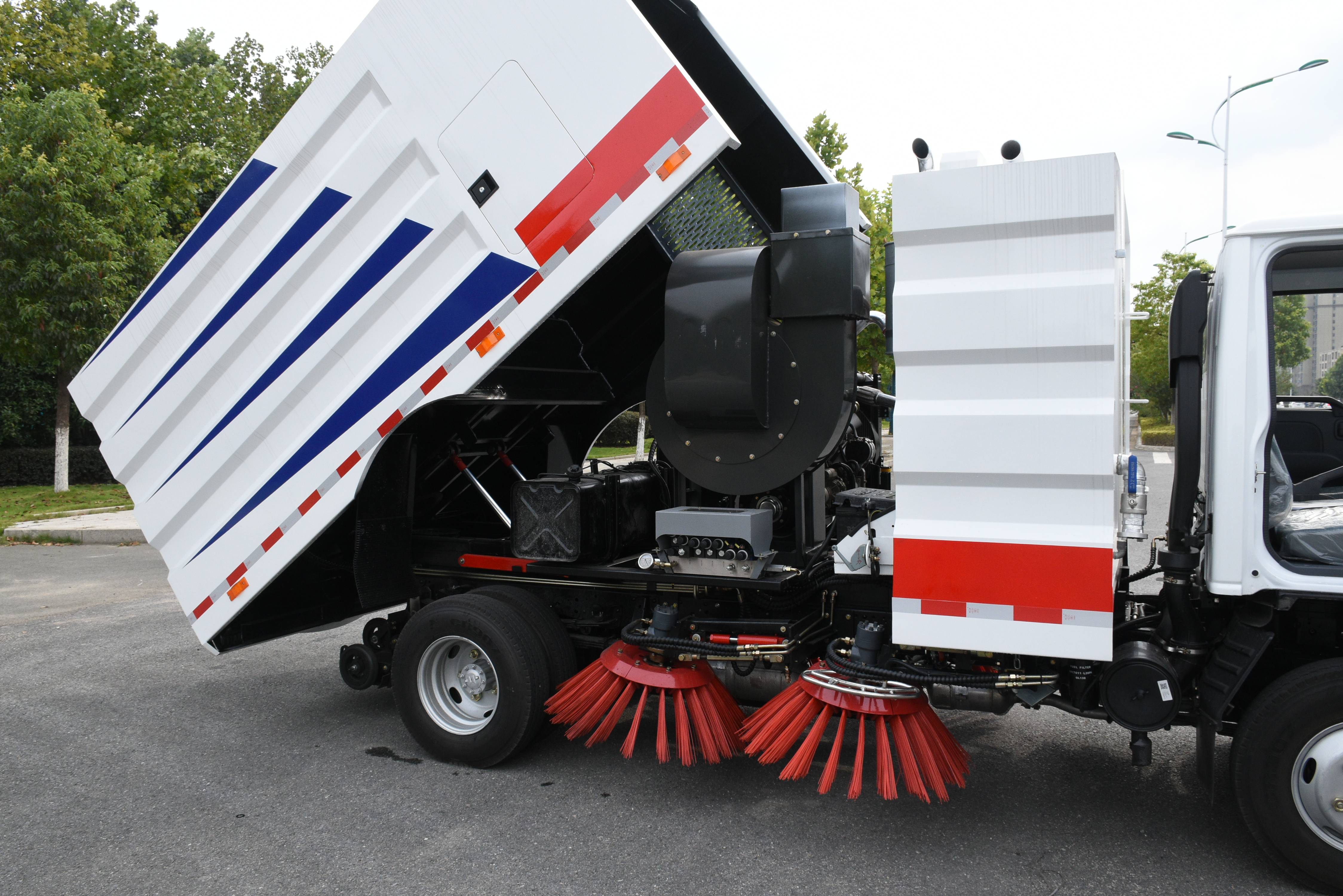 isuzu sweeper truck  (1)