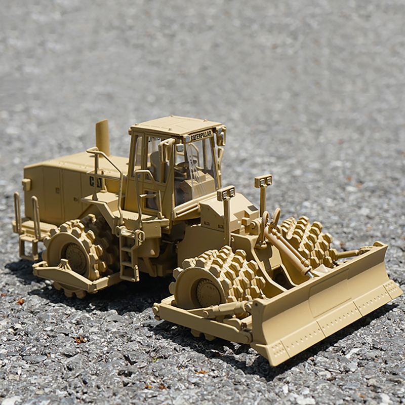 New 1:50 CAT 815F Soil compactor engineering vehicle Loader grader road roller Construction car model Adult collect display Show