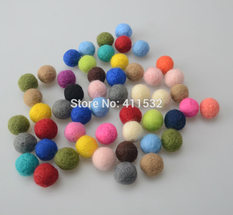 50pcs/lot wool Felt Balls 20mm Multi color beads Party birthday room Decoration Home decor Diy Craft pom-poms for creativity