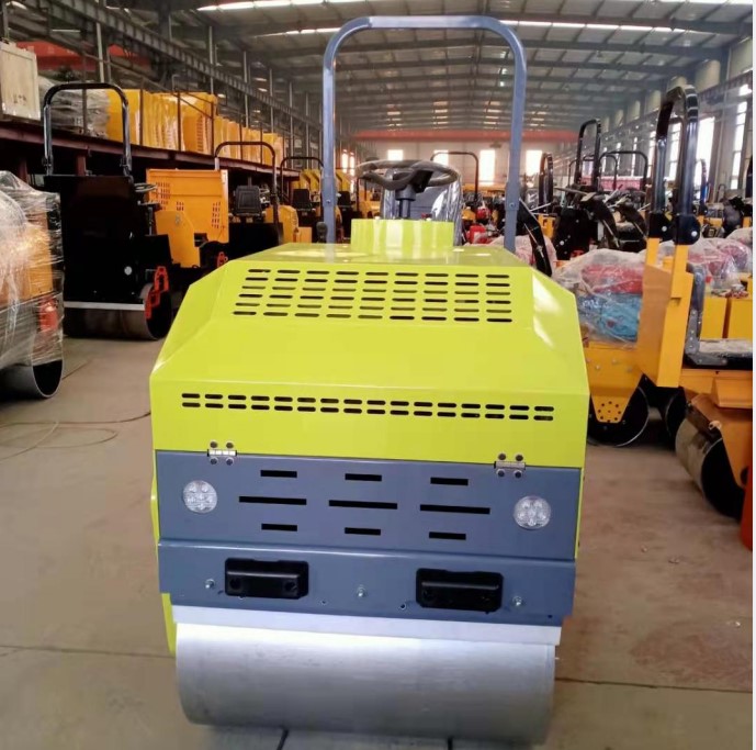 Mini Ride On Road Roller Compacting Asphalt