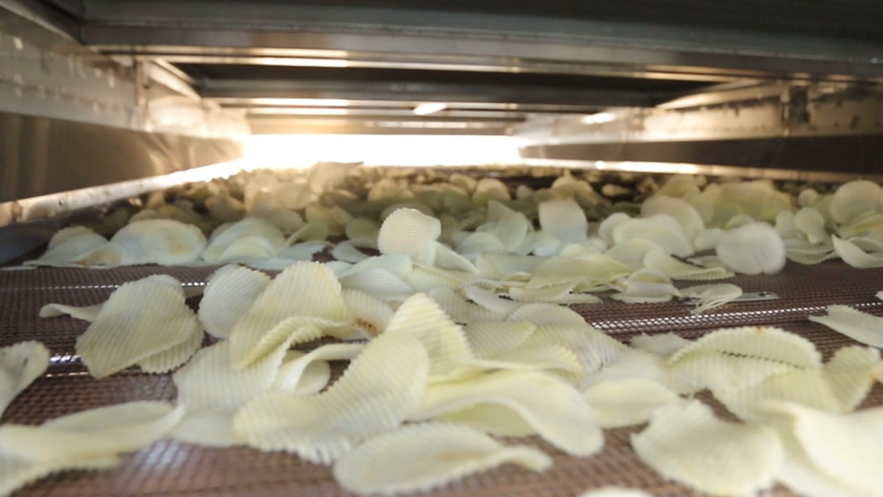 Potato cutting machine