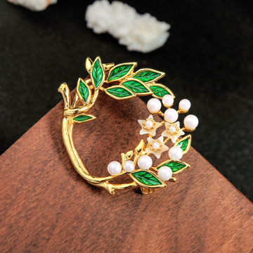 High Quality Enamel Gold Color Brooch Fresh Olive Branch Acrylic Pearls Pins For Women Suit Sweater New Arrival Jewelry