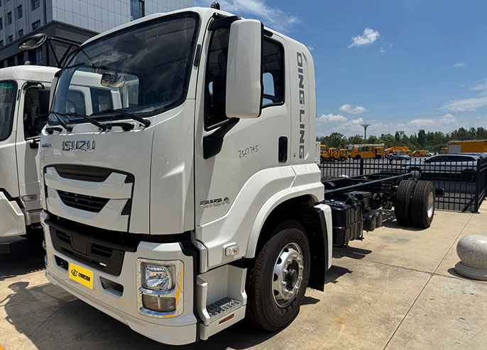 Qingling Isuzu FTR Van