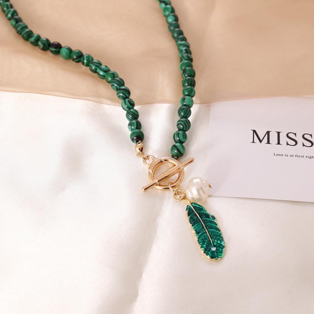 Protection Malachite Crystal Beaded Necklace for Women Cute Daisy Flower Gold Pendant Choker Necklace for Girl Dainty Handmade B