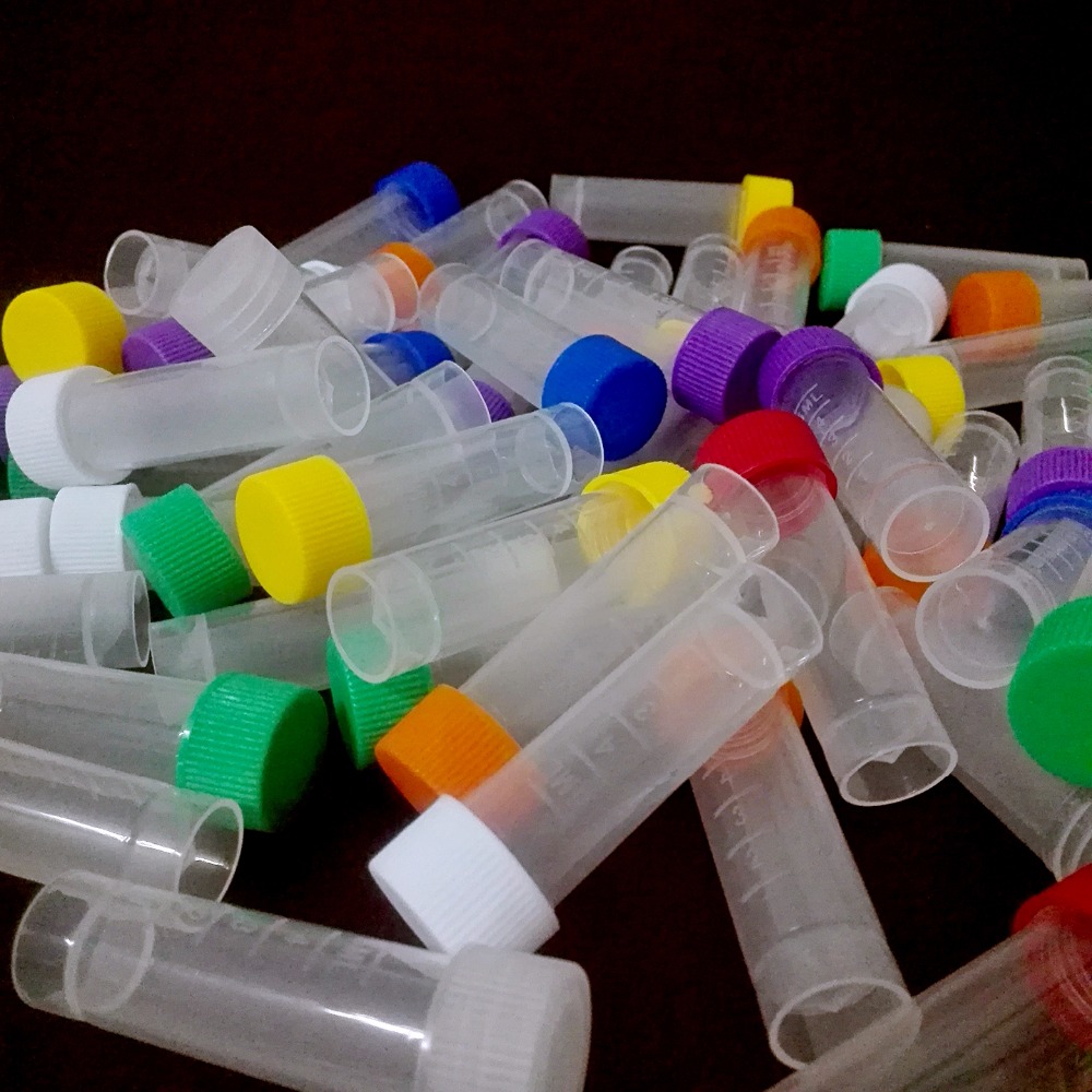 Free Shipping 50 piece, 5 ml Laboratory freezing tubes centrifuge tube Cryotube for lab analysis with colorful screw cap