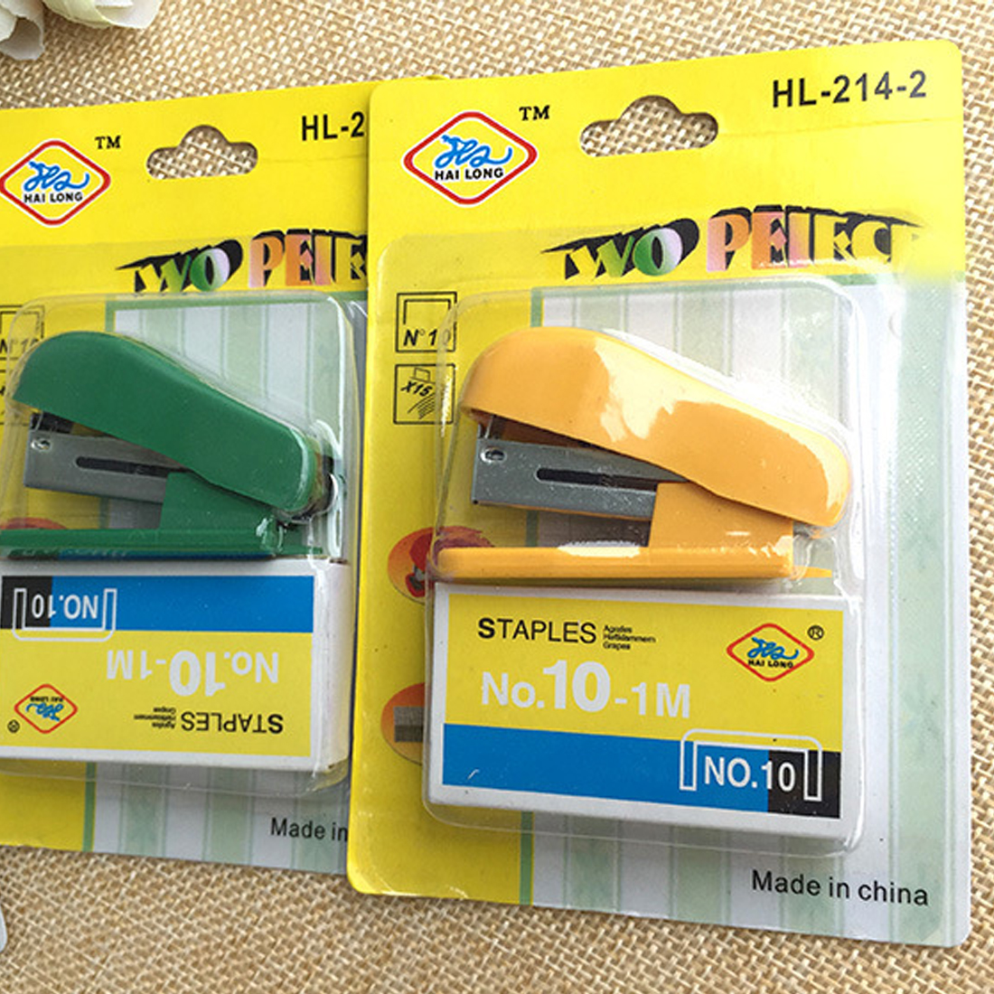 FangNymph Kawaii Super Mini Small Stapler Useful Mini Stapler Staples Set Office Binding Stationery Random color