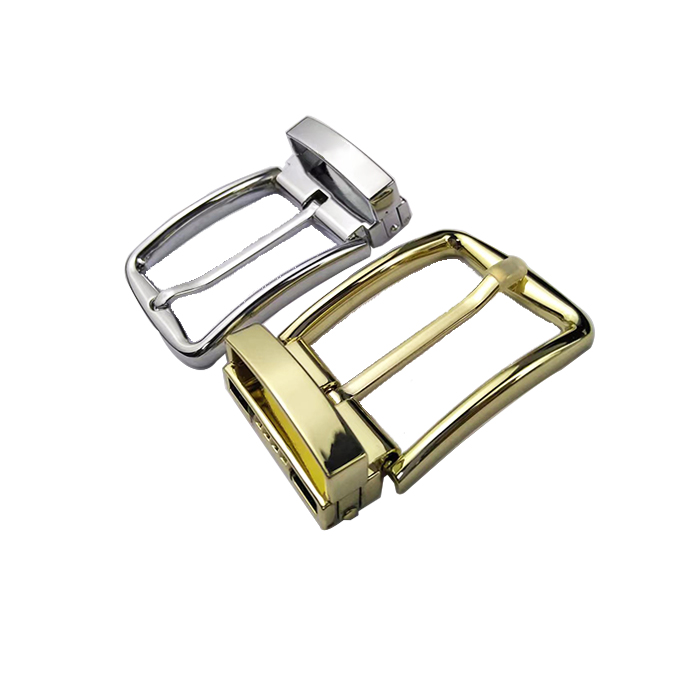 gold and silver belt buckle 