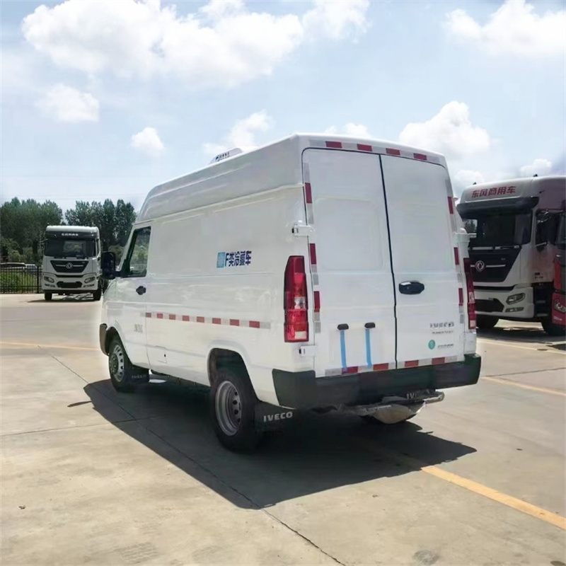 Medicine insulation vehicle