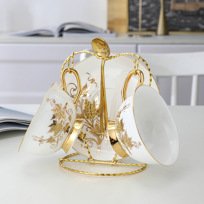 European Ceramic Tea Cup Set Gold Rim Royal Luxury White Coffee Cup Saucer Set Vintage Wedding Xicara Kitchen Supplies EB50BD