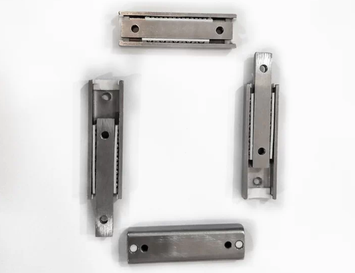 Fiber cleaver guide rail 333