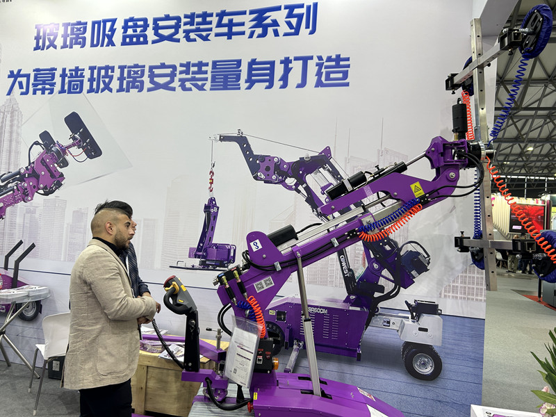 Cowest Machinery Highlighting Innovative Glass Installation Machinery at the China Glass 2024 Exhibition (5)