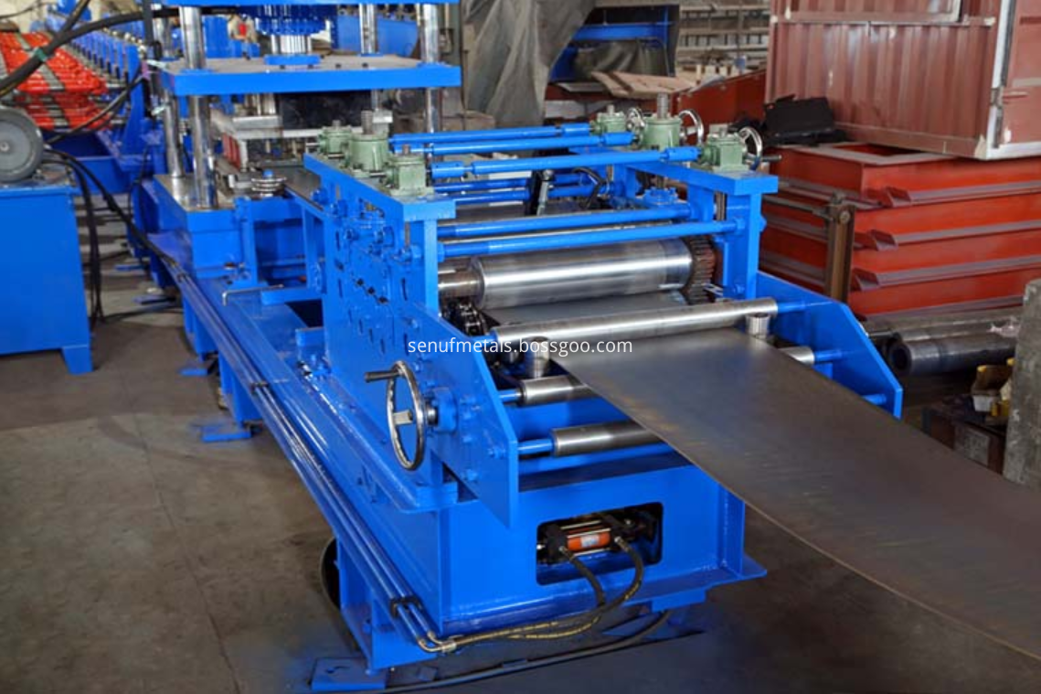 highway guardrail forming maching feeding