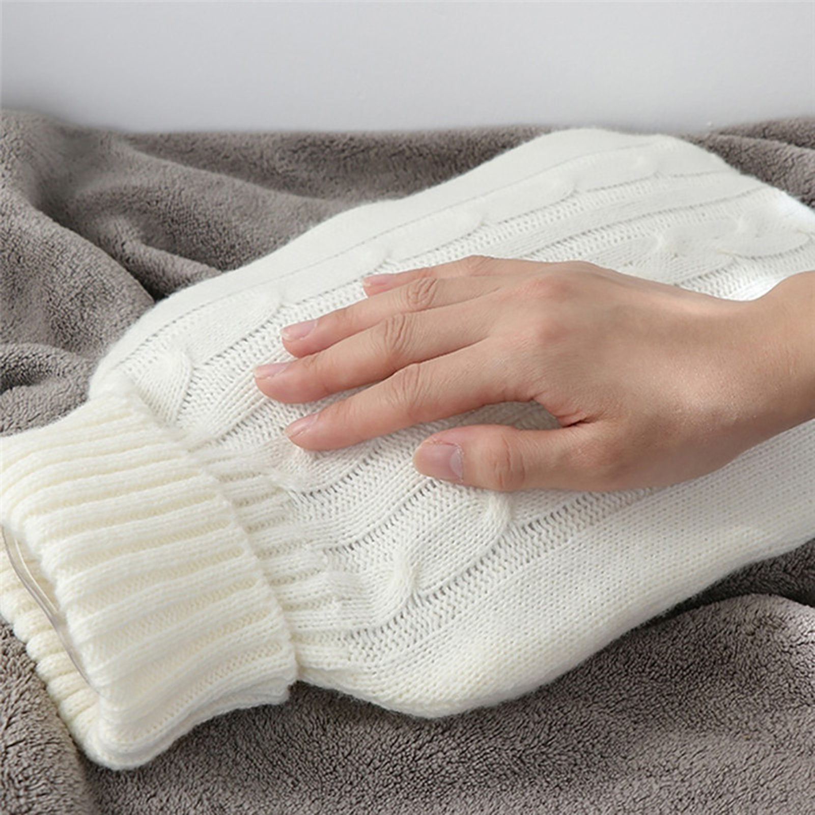 2000ml Acrylic Fiber Hot Water Bottle Knitted Cover Solid Color Water-filled Bag Cloth Cover Hand Warm Pouch Protective Cover