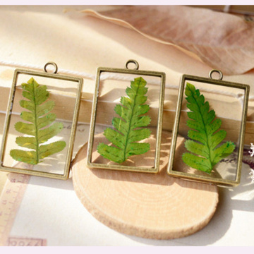 LUBOV Green Rock Fern Specimen Necklace Dried Leaf Square Resin Pendant Necklace Vintage Bronze for Women Jewelry Gift New
