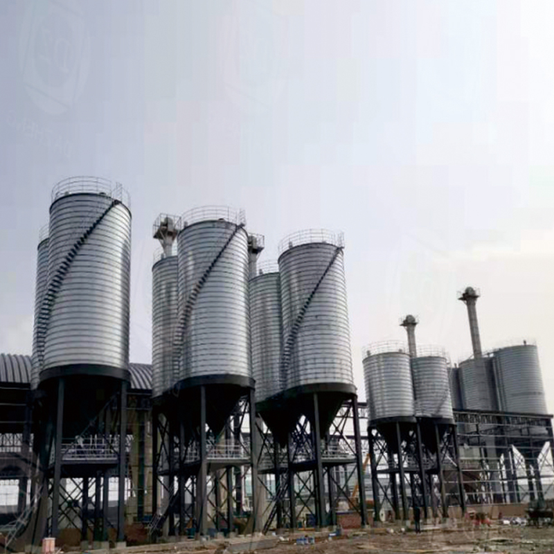 Sludge feed silo for environmental treatment