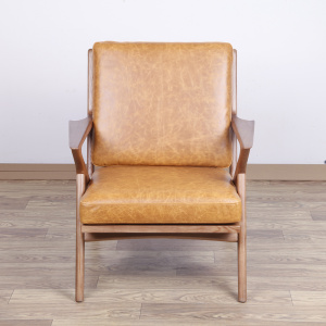 Waxy leather wooden Selig lounge chair