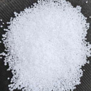 Magnesium nitrate for treating magnesium deficiency