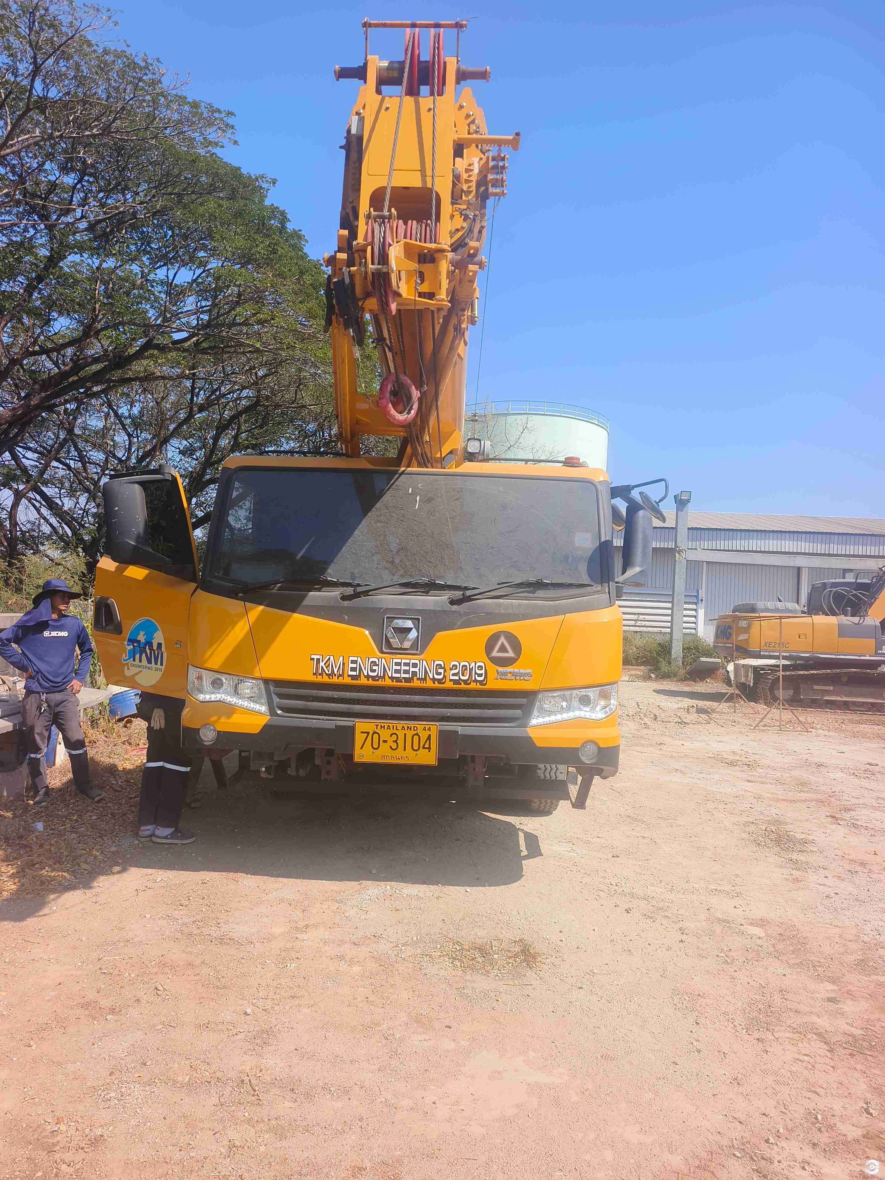 Reliable second-hand truck crane with strong lifting power and stable base