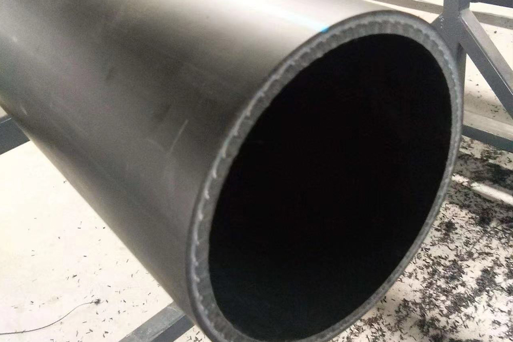 Cross helically wound steel wires reinforced-polyethylene composite pipelines