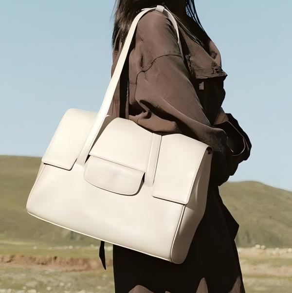 Stylish Large Capacity Leather Bag for Ladies