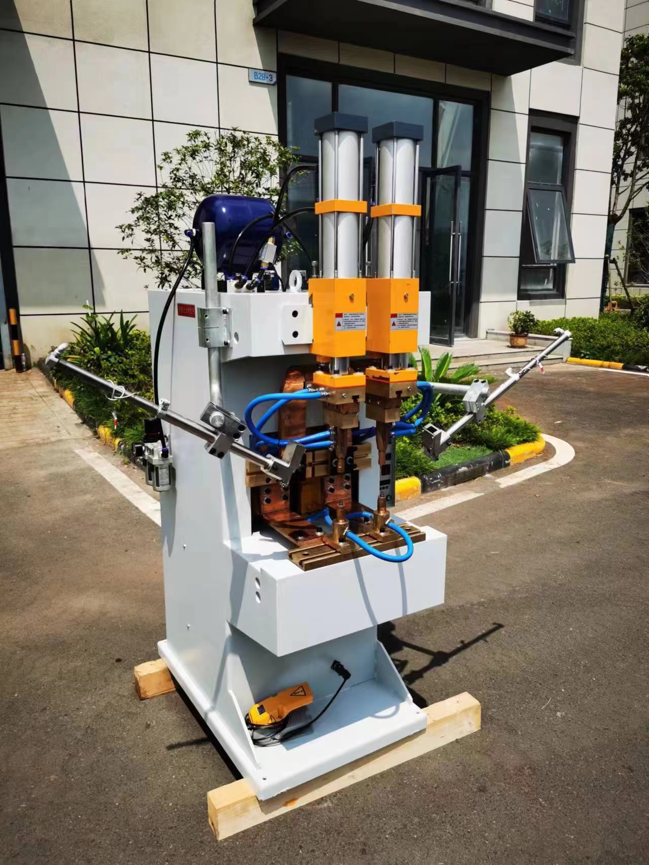 double head Spot welding machine with Automatic nut feeder (3)
