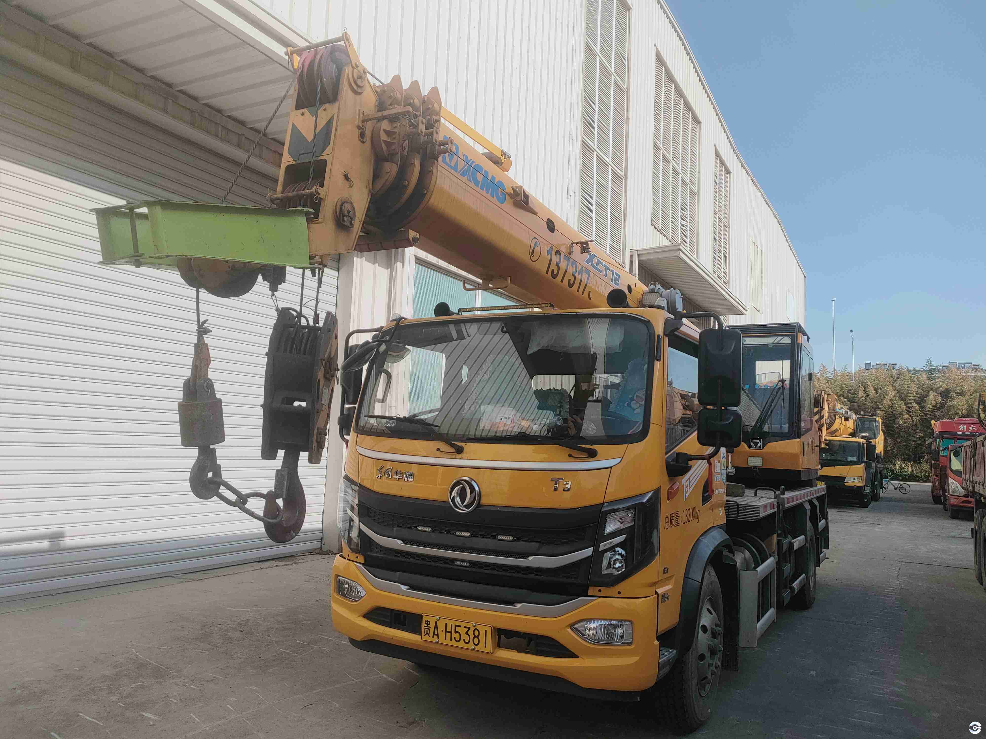 Ready-to-work second-hand truck crane with good tires and strong chassis