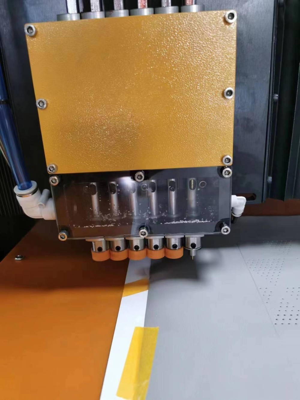 HM-05 Hot Sale Cnc Leather Upholstery Punching Machine Car Seat Cover Punching Machine (3)