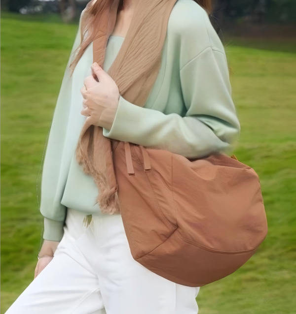 Lightweight and waterproof women's crossbody bag