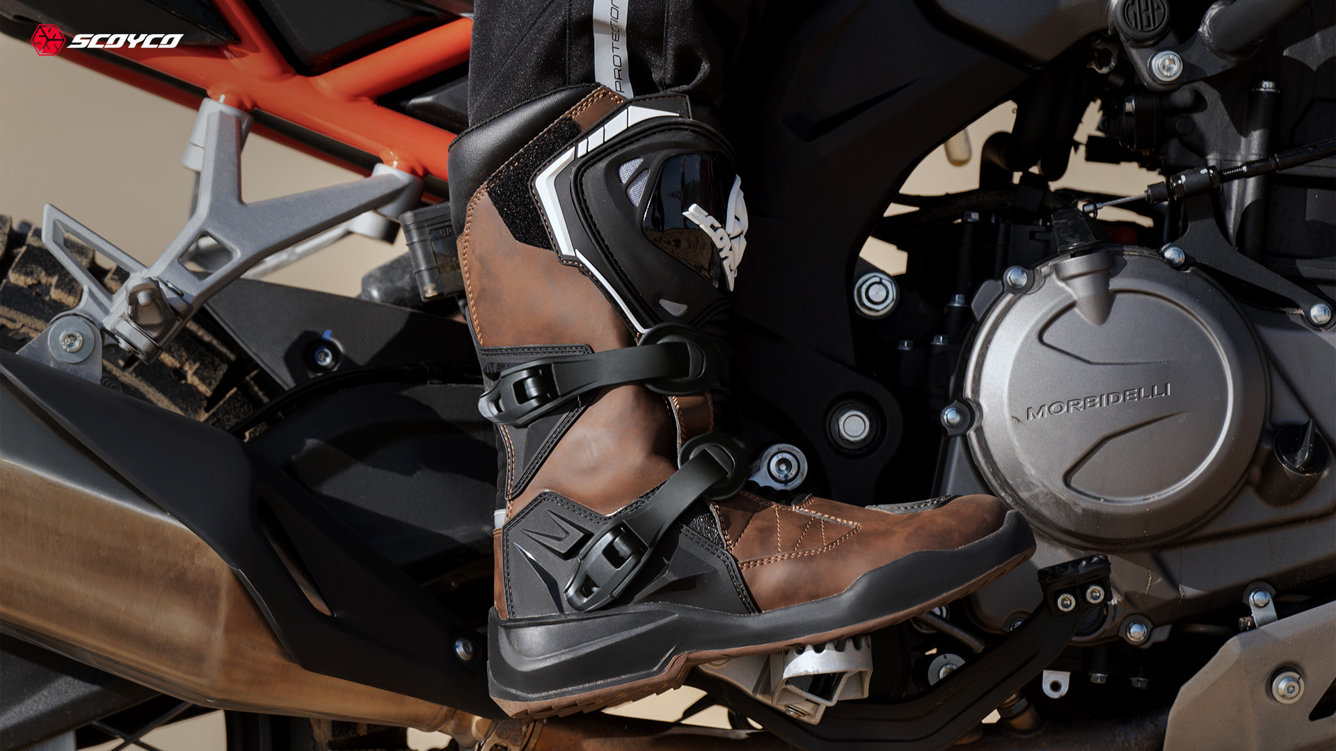 Commuter motorcycle boots