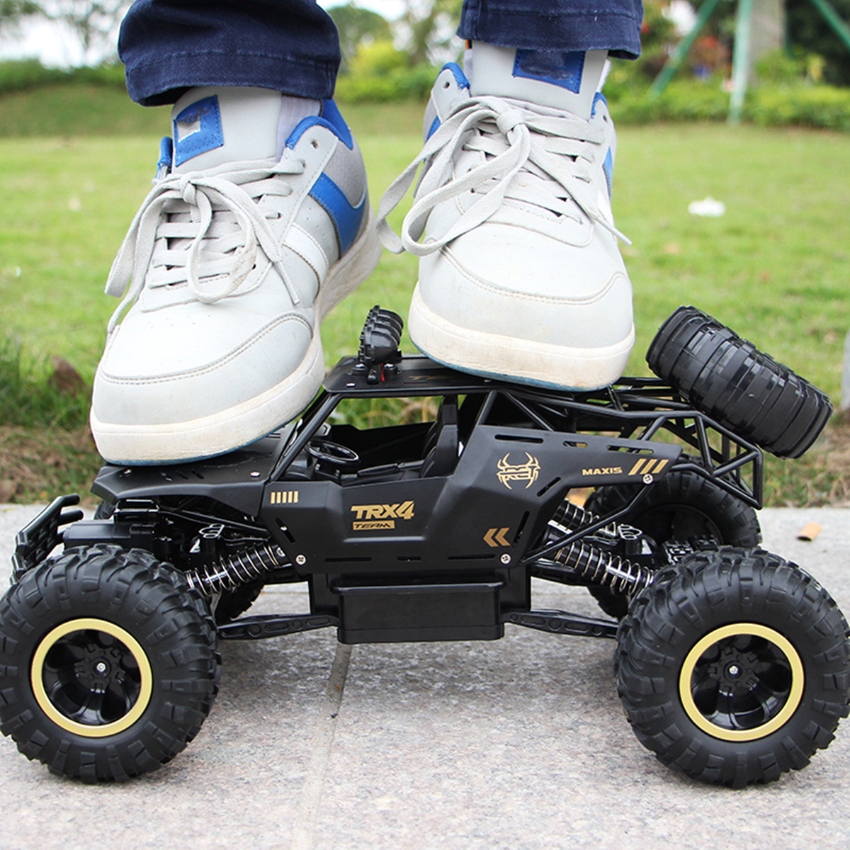 1:12 4WD RC Car Updated Version 2.4G Radio Control Car Toys Buggy Off-Road Remote Control Trucks boys Toys for Children 37cm