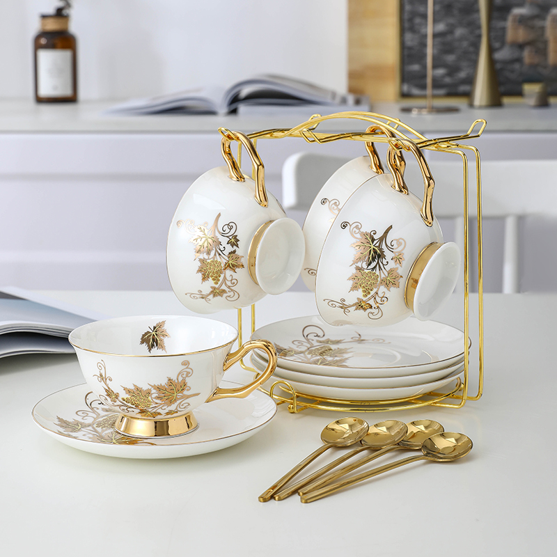 European Ceramic Tea Cup Set Gold Rim Royal Luxury White Coffee Cup Saucer Set Vintage Wedding Xicara Kitchen Supplies EB50BD