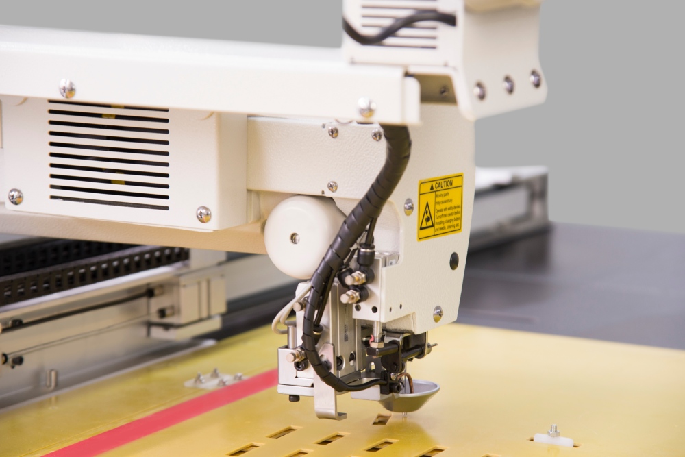  HM-12090 Programmable Flat-Bed Industrial Sewing Machine with High-Speed Motor CE Certified 750W Power 130x90mm Dimensions (3)(1)