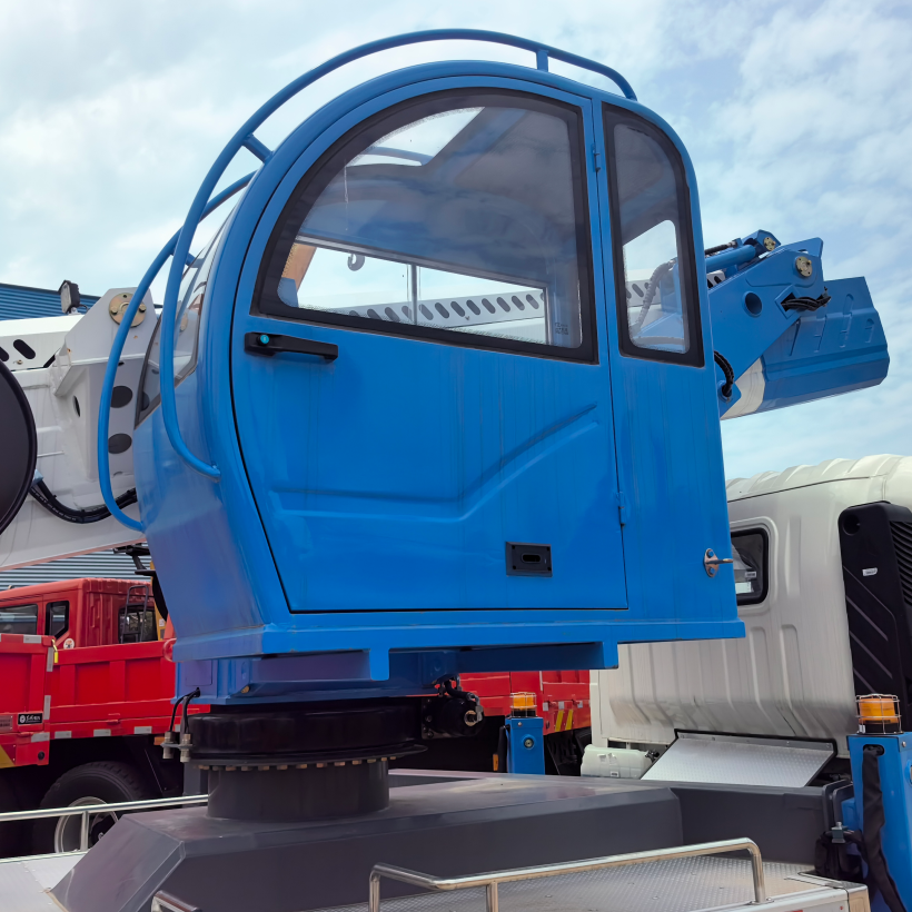 Howo 33m aerial work vehicle