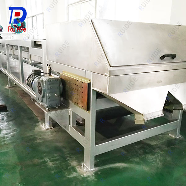 Polyester resin cooling kneading machine