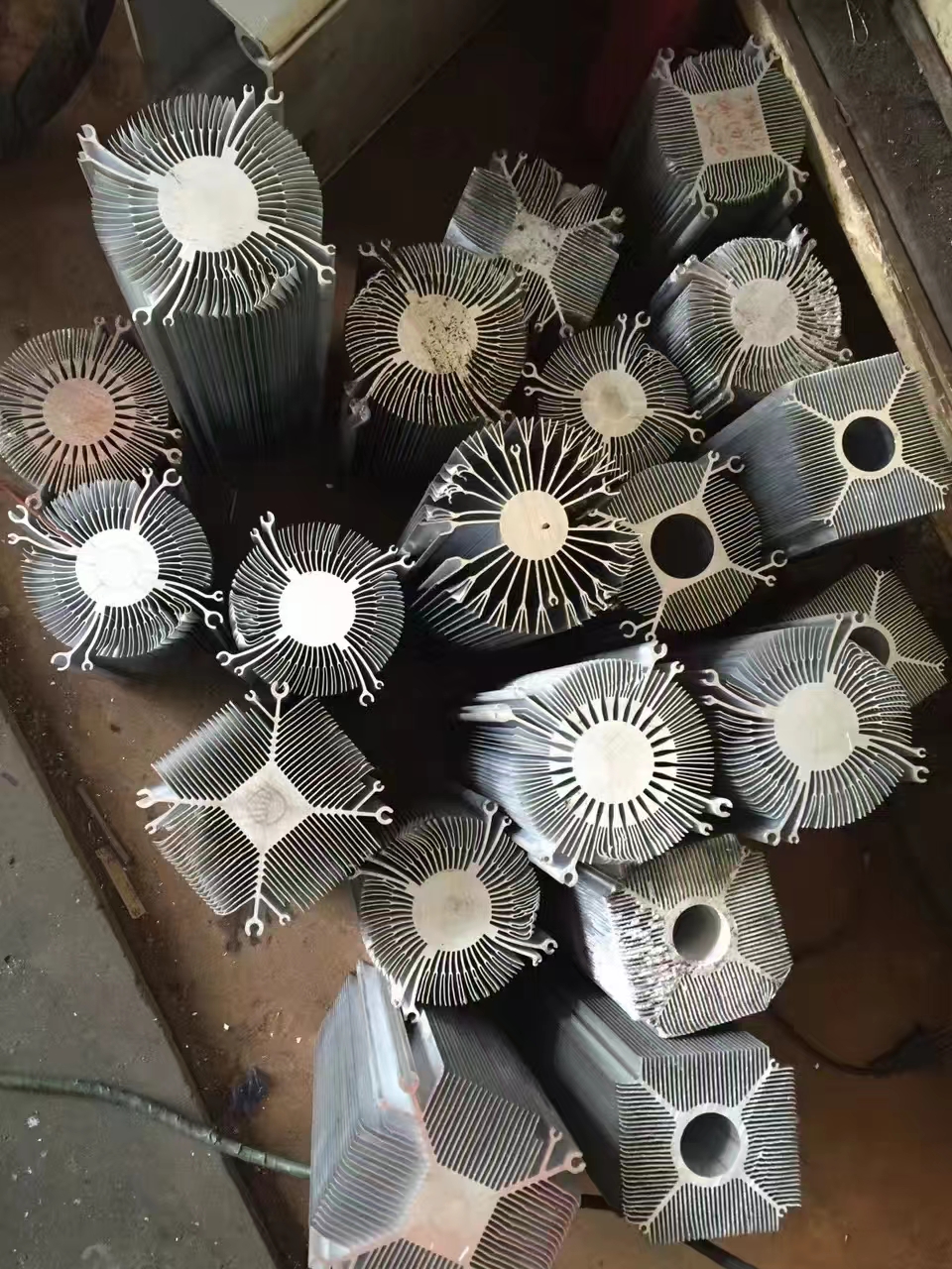 guangyuan aluminum co., ltd Aluminum Extruded Heat Sink Aluminum Extrusion Alloy Aluminum Extrusion for Sale