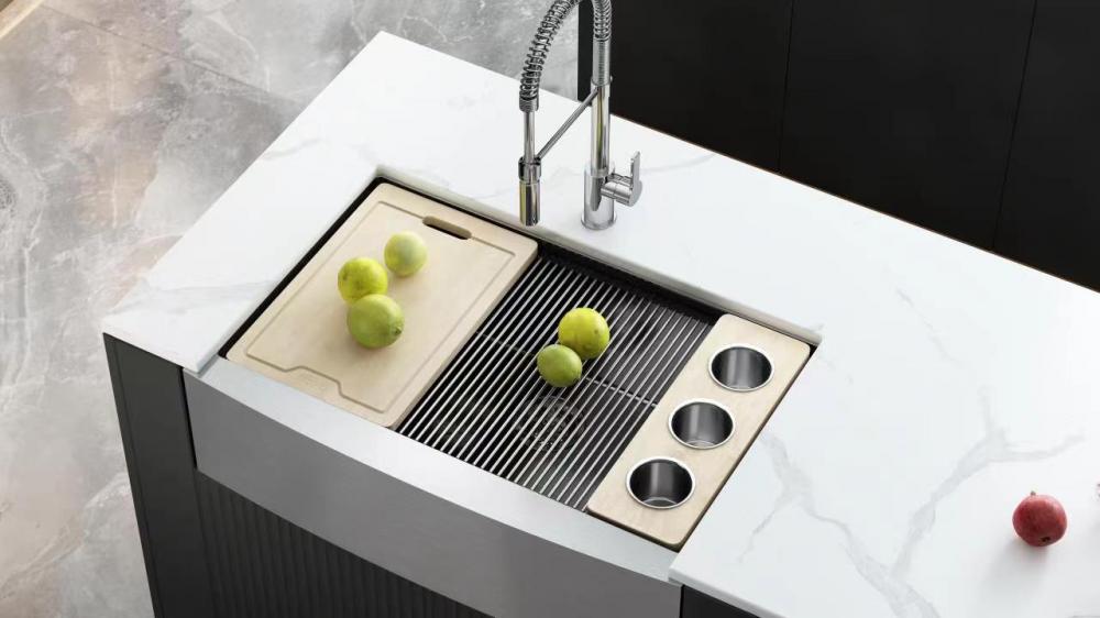 Apron sink