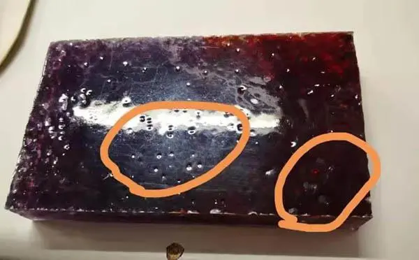 What is the reason for the many pits after the resin dries?