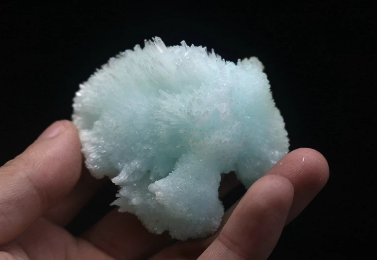 Natural blue aragonite mineral crystals teaching specimens Kistler diy jewelry original stone carving raw material wool