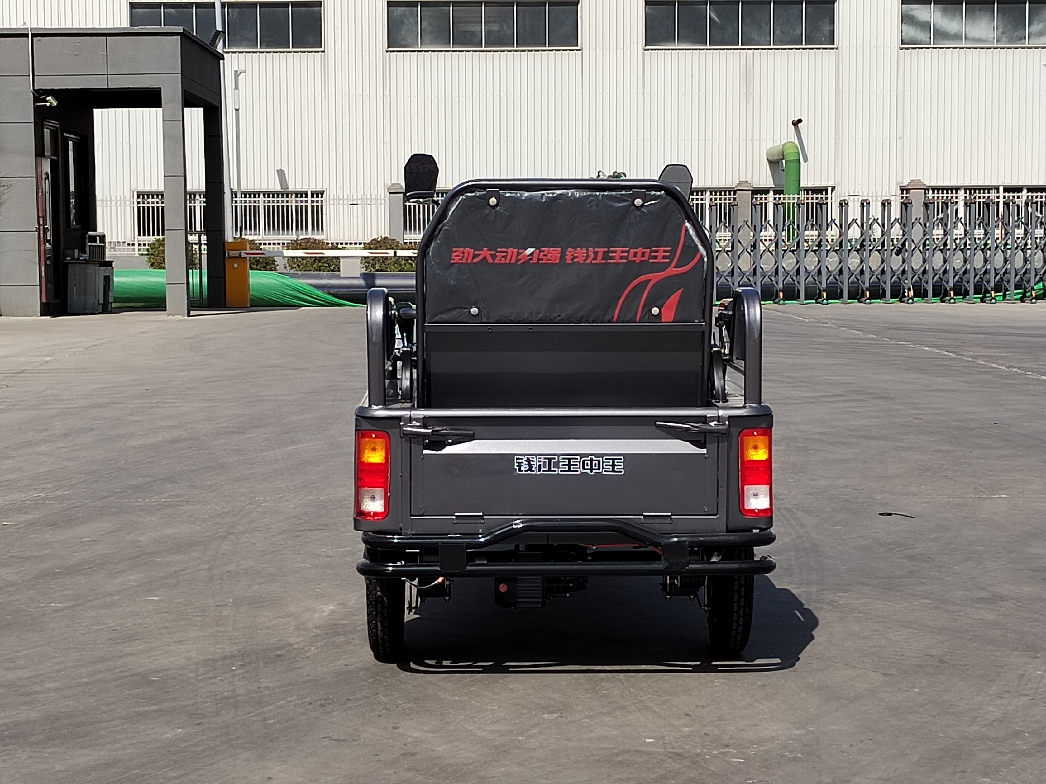 Foldable flat electric vehicle