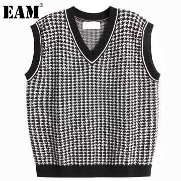 [EAM] Black Plaid Big Size Knitting Sweater Loose Fit V-Neck Sleeveless Women Pullovers New Fashion Autumn Winter 2021 1DD0264