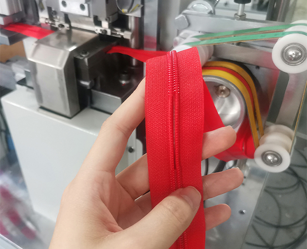 Nylon Zipper Gapping Machine d1-4