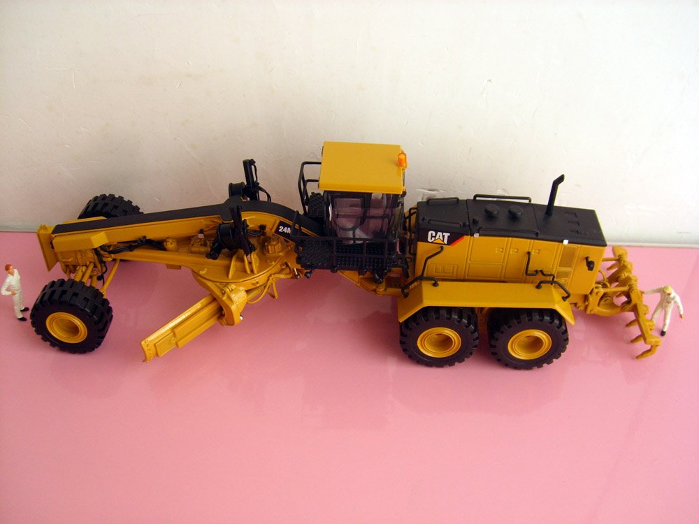 N*55264 1:50 CAT 24M Motor Grader toy