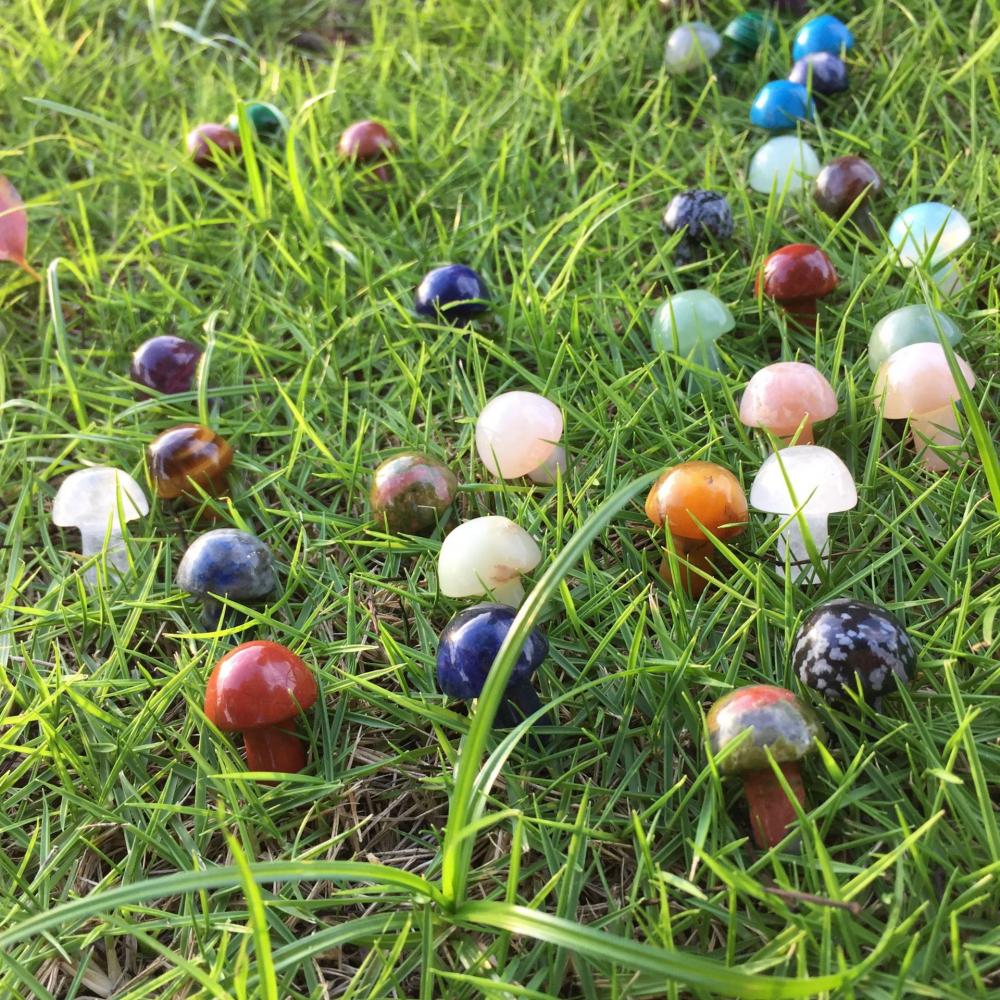 Crystal Mushroom Gemstone Sculpture Carving Polished Stones for Home Garden Lawn Yard Decoration Meditation Flower Pot Decor